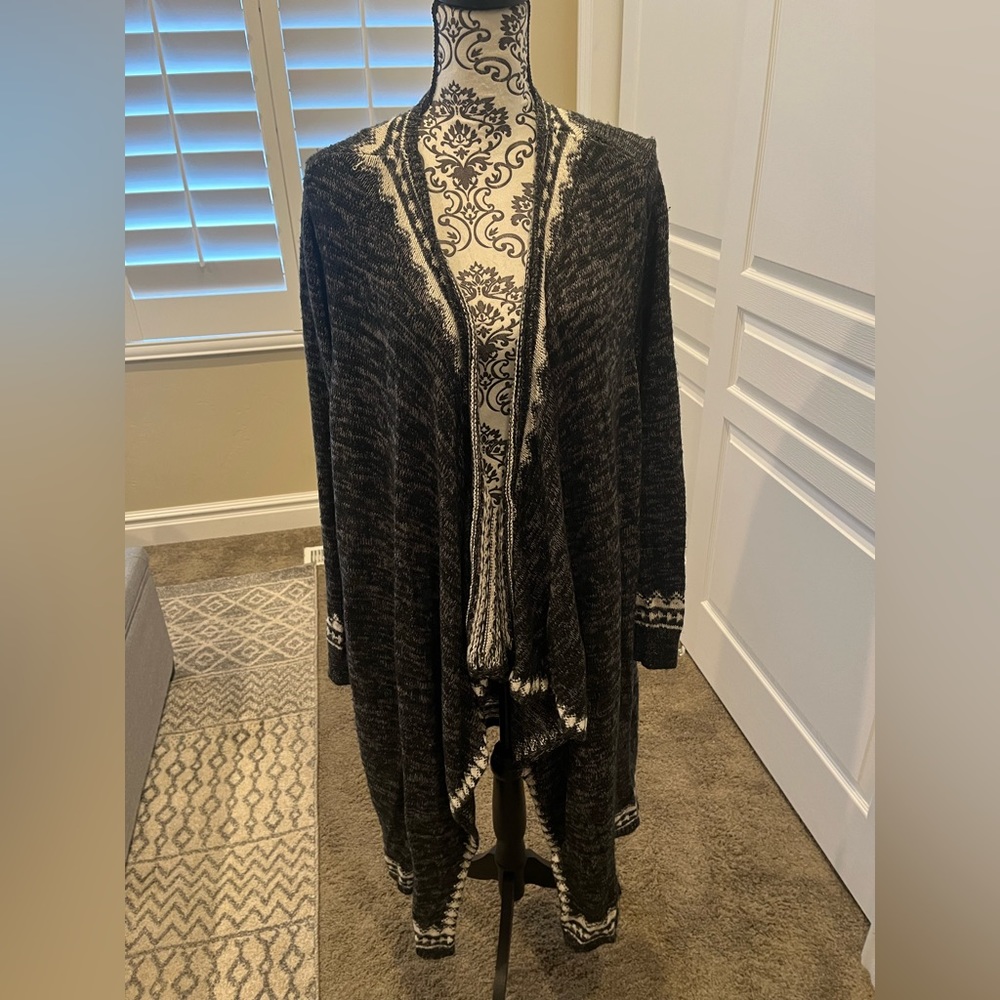 Torrid size 3 dark gray and cream cardigan. Worn once.